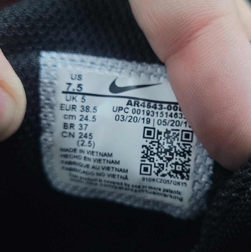 Black Nike Renew training gymnastics sneakers - Picture 4 of 7